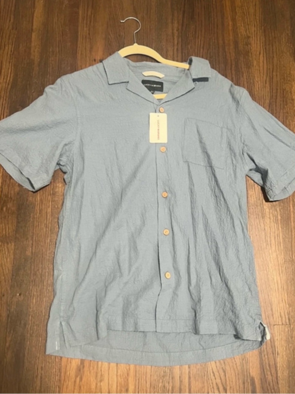 New men’s lucky brand textured cotton t shirt colored button up